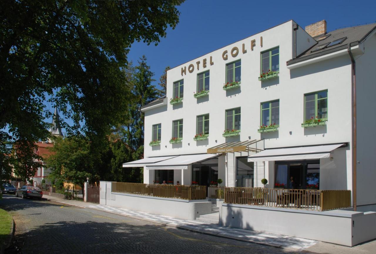 Hotel Golfi Poděbrady Exteriör bild